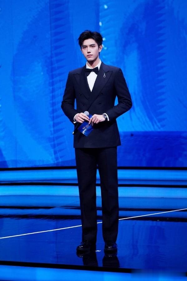 9位身高逆天男星！ 狙击蝴蝶》周柯宇没输张凌赫，这位比刘宇宁高