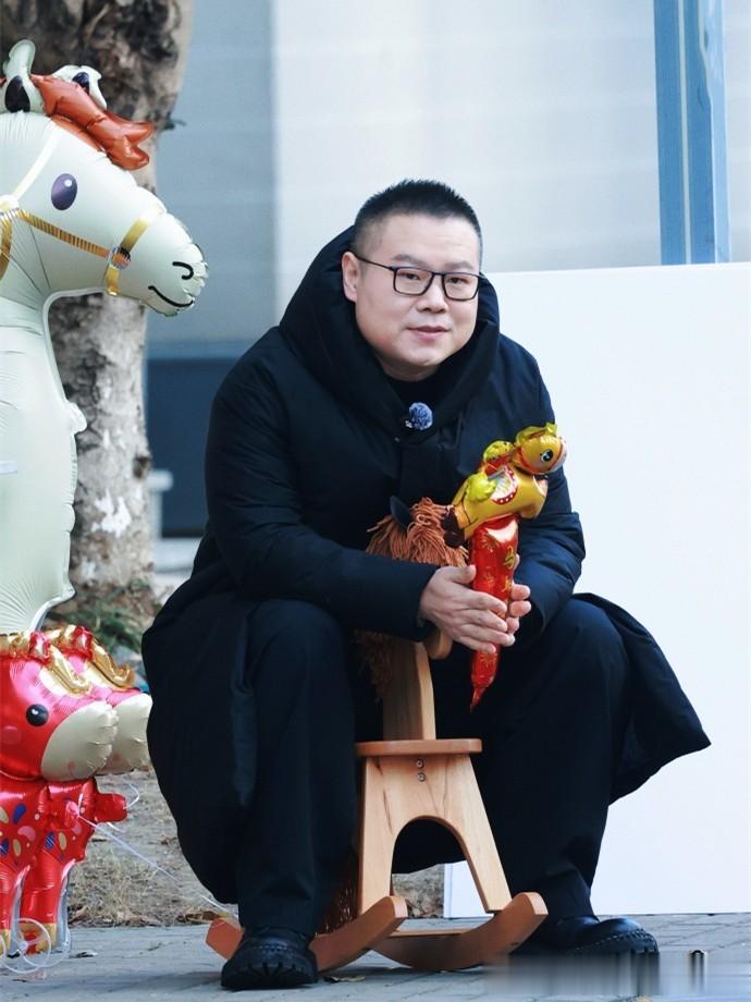 岳云鹏地方台春晚一个不少,天津辽宁河南都去,因为人家真给钱