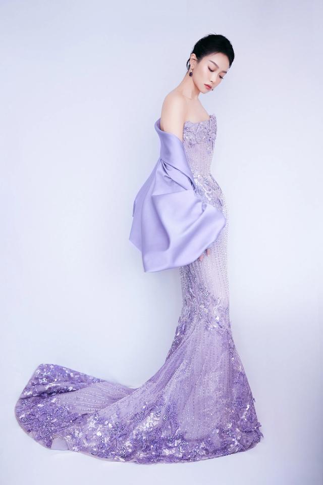宋茜紫色抹胸礼裙,又仙又美