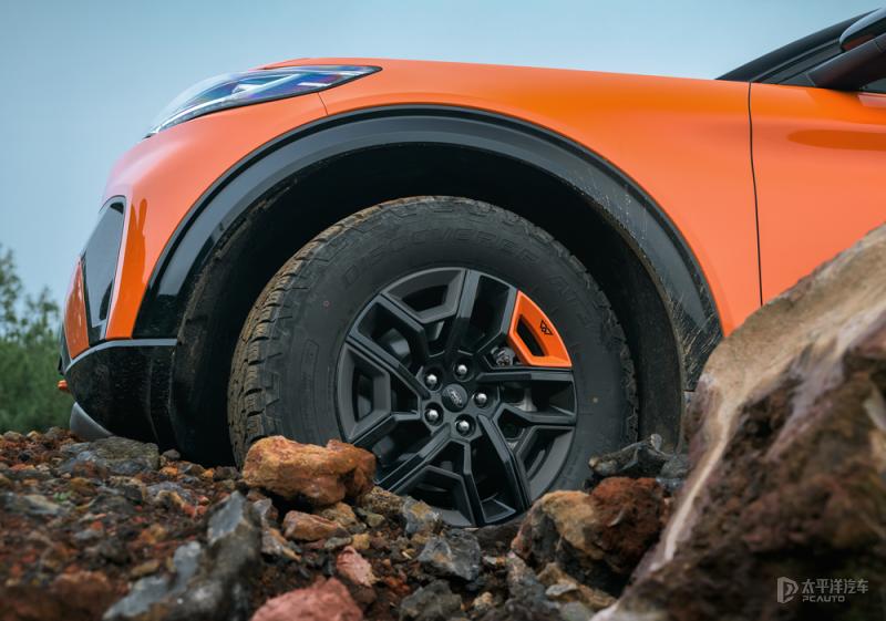 福特探险者昆仑穿越版5座上市 售36.98万元