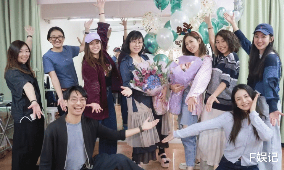 黄智雯生日月忙着排练舞台剧 胡定欣胡蓓蔚赵希洛等轮流为其庆生