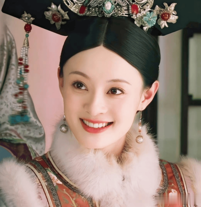 一脸凶相的孙俪算不算大美女呢?看她跟杨幂、周迅的合照就知道了