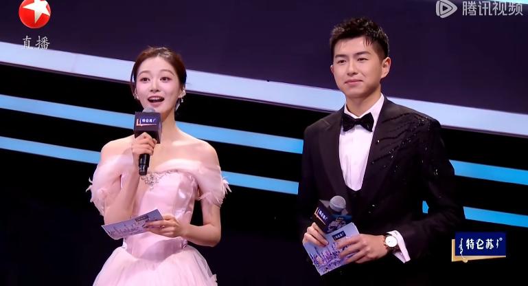 跨年晚会成照妖镜!四位男星撞脸美妆蛋、两人因实力差被吐槽!