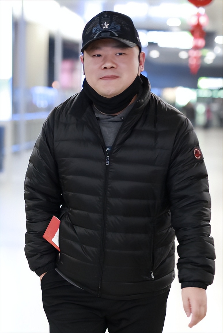 欠税被通报一个多月，岳云鹏再传噩耗，事关春晚，去年因此进医院