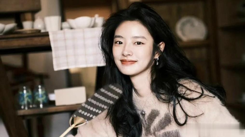 徐若晗与田曦薇撞衫事件分析 尖叫之夜造型对比研究 撞衫现象探讨