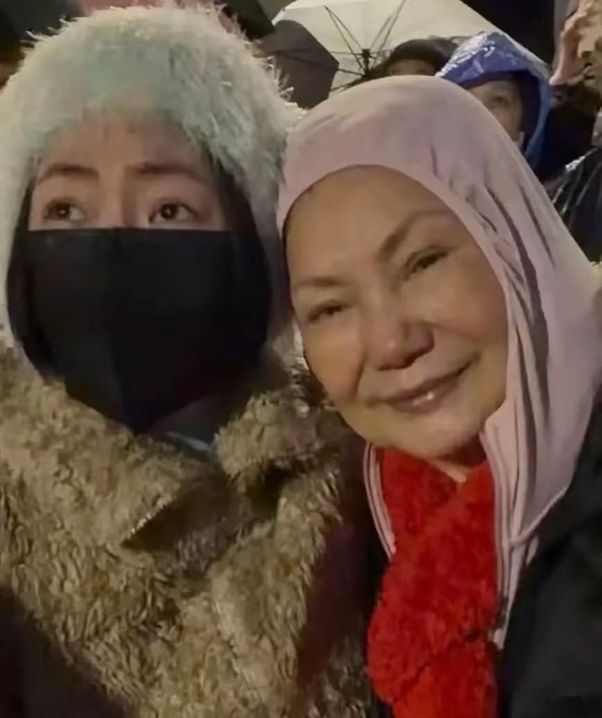 汪小菲跨年擦眼泪，马筱梅维持体面，小杨阿姨说漏嘴