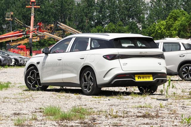 海豹 06 DM-i 旅行版对比极氪 007 GT：年轻旅行之选