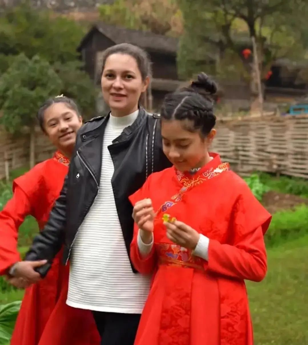 三天曝出4个瓜,患病、去世、塌房、下跪,娱乐圈又乱了?