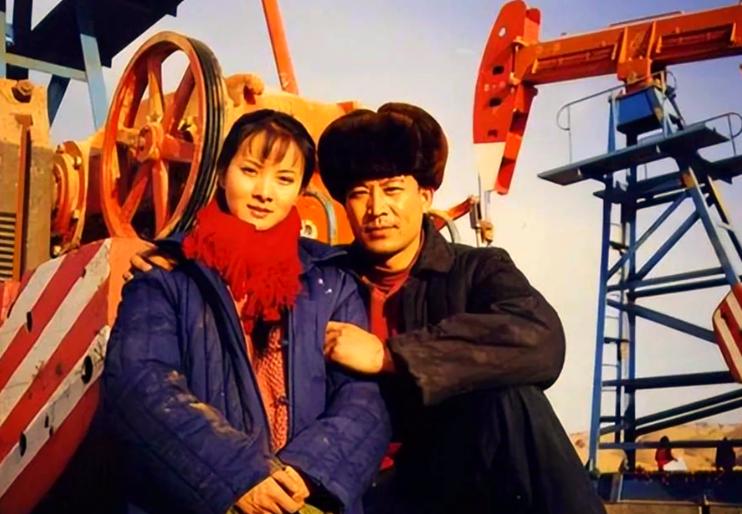 吃里扒外！13年前定居美国，回国捞金遭“驱逐”的她，52岁成笑话