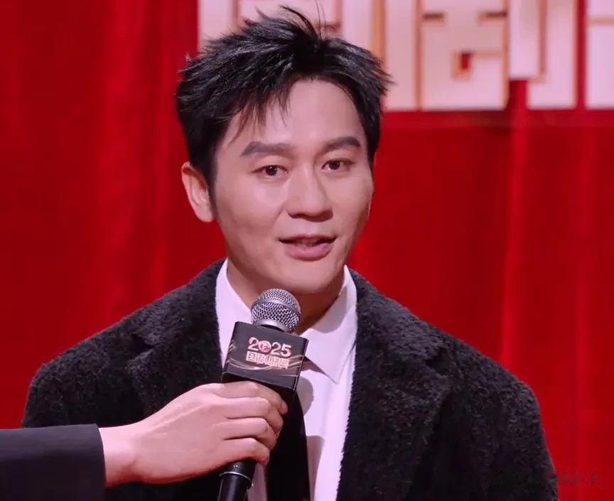 国剧盛典红毯星光黯淡，全靠中年女星撑场，生图显出她们真实状态