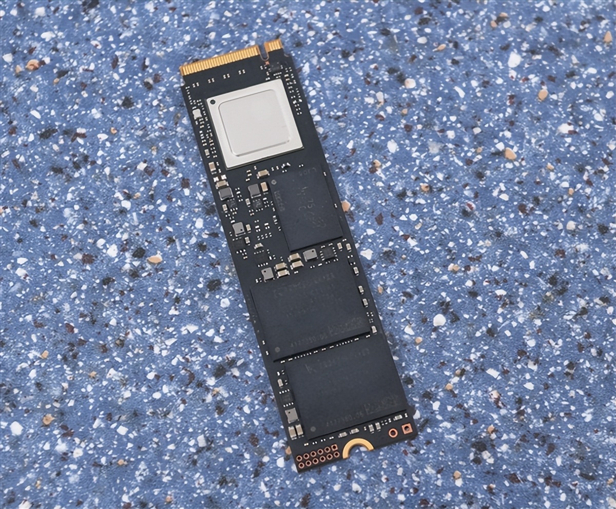 8TB PCIe 5.0 SSD又一款！極速14.8GB/s、至少7000元