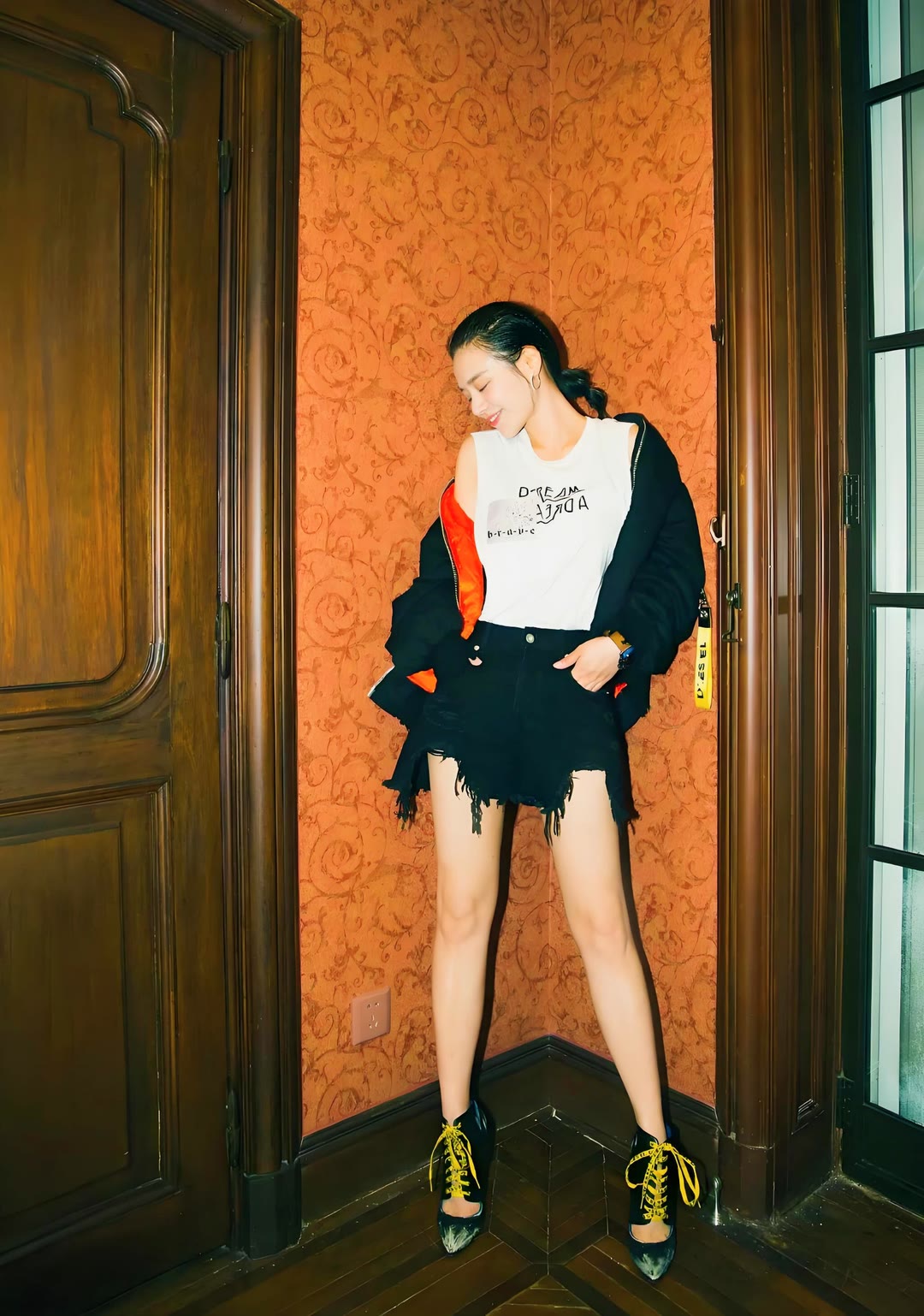 马思纯暴瘦20斤惊艳复出！新男友甜蜜相伴，网友：这才是真美人