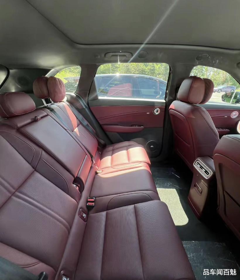 红旗HS5插混版现身，配密闭中网，取消贯穿尾灯，还带内饰新设计