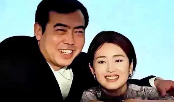 巩俐身材惊艳，胸围接近肚脐，网友惊呼：太美了