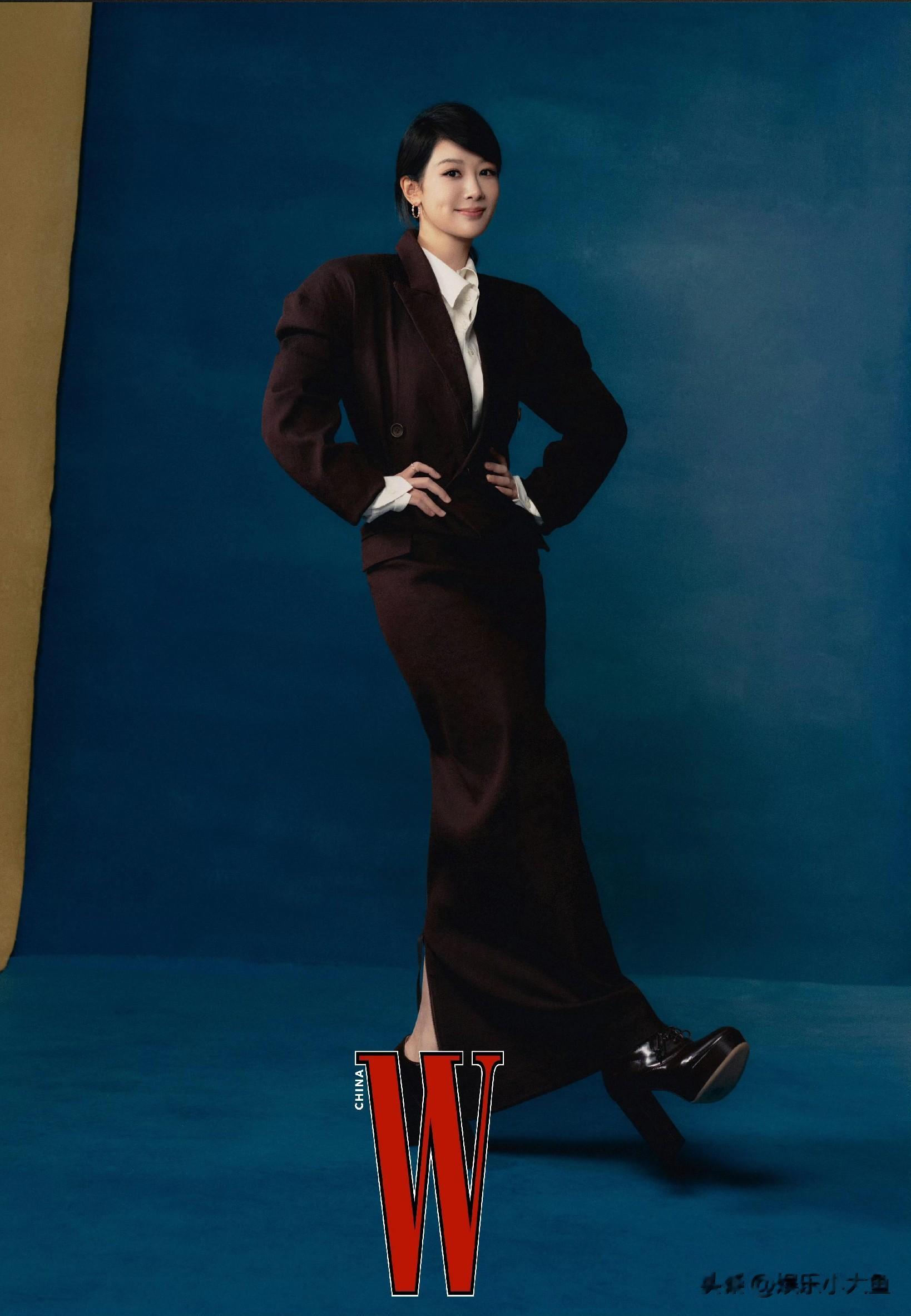 杨紫出镜《W》中文版大片，暖黄大衣叠搭蓝衬衫，表现力直接拉满