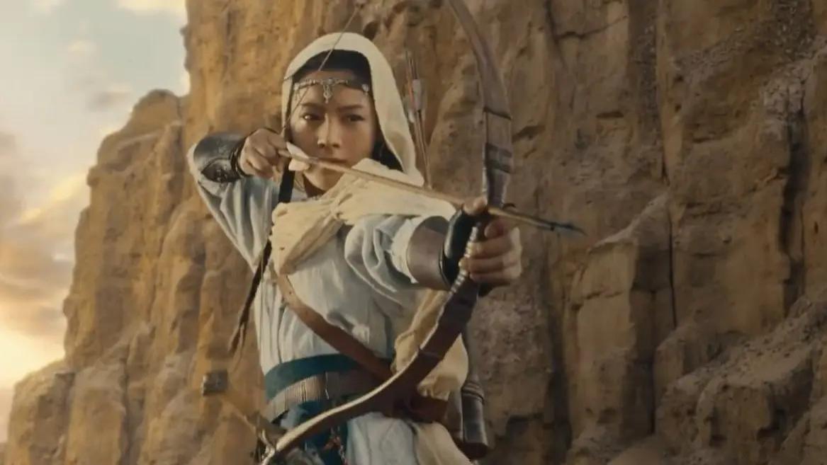 陈丽君《镖人：风起大漠》惊艳亮相，戏武融合演绎大漠战神