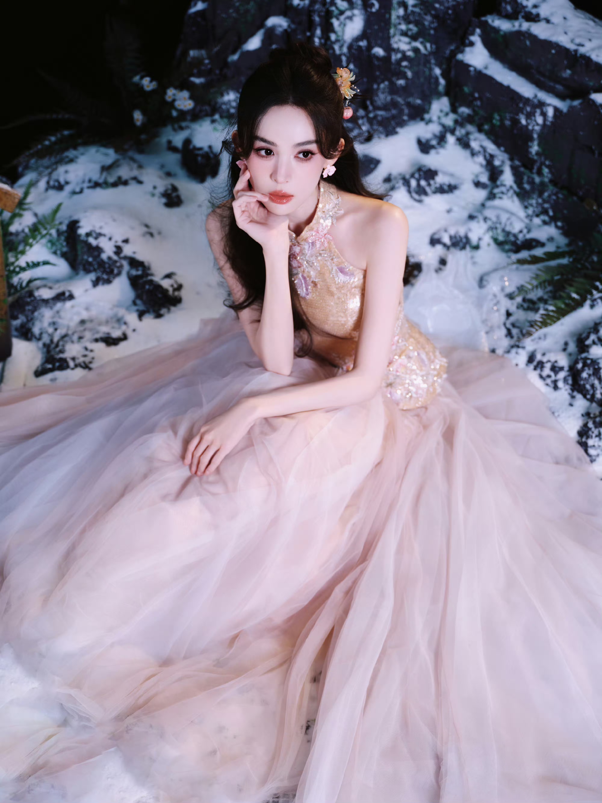 娜扎程潇首映礼合体!温婉纱裙vs飒爽格纹,一柔一飒跳舞美翻全场