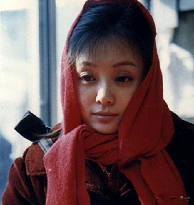 59岁于慧晒上海别墅，独栋3层院子宽，日常开跑车出门，好不惬意