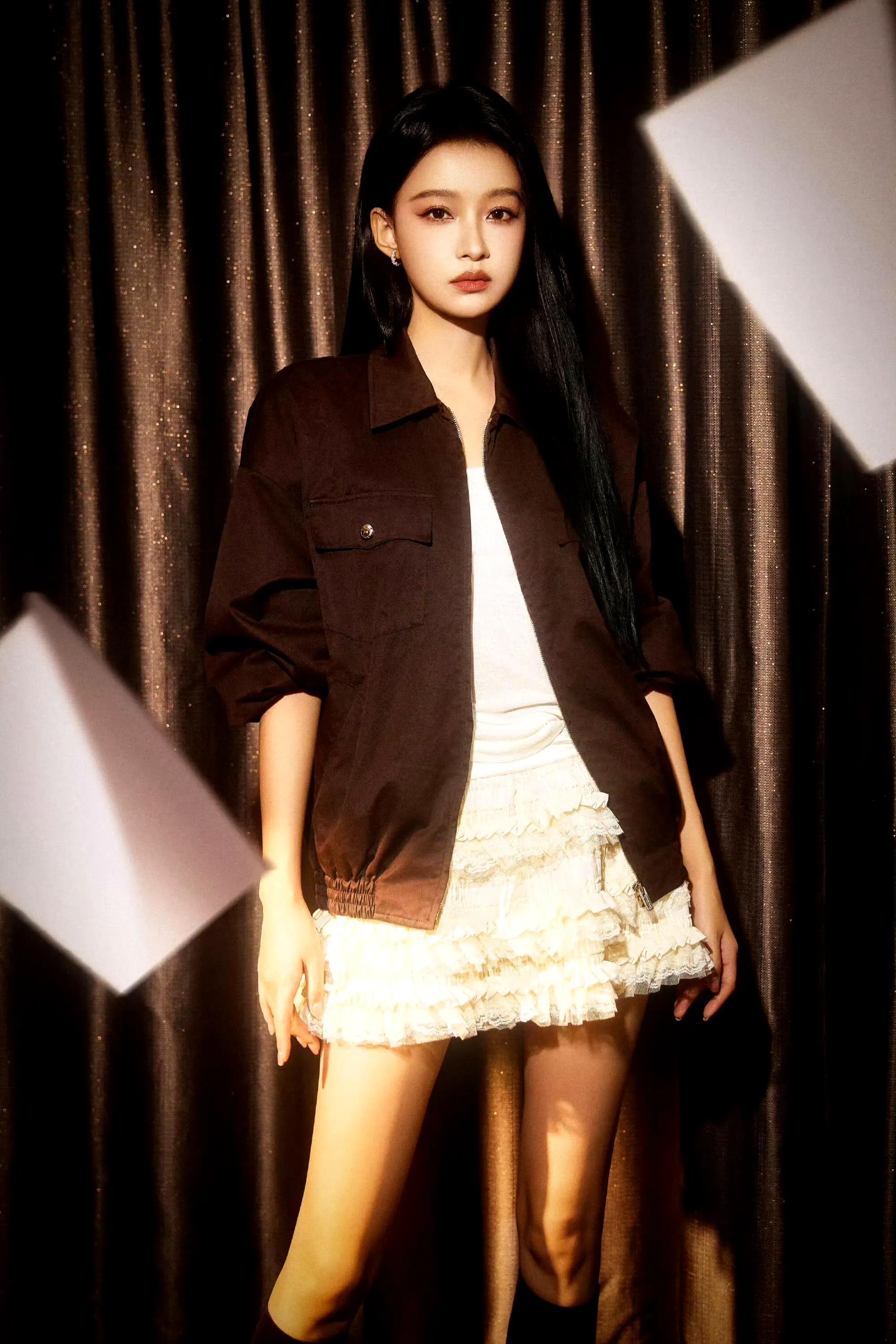 孙怡都是孩子妈了,这短裙加眼镜,说是刚毕业的大学生都有人信