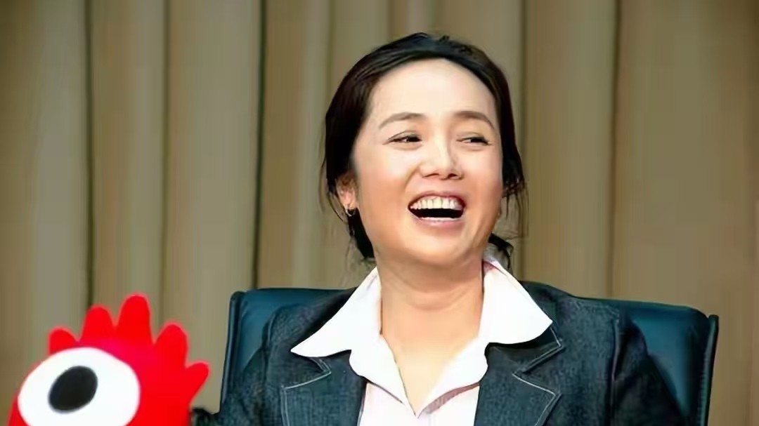 59岁蒋雯丽现状，定居英国，又瘦又老，她也步入了徐帆的后尘？