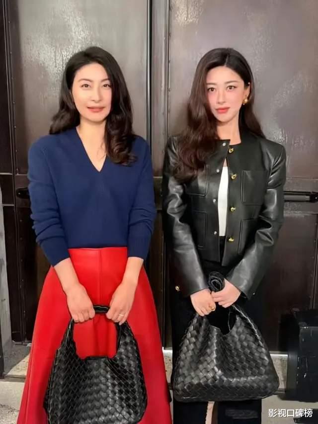 节俭的郭晶晶在巴黎血拼名牌包包,有男助理跟随,背着2个超大包