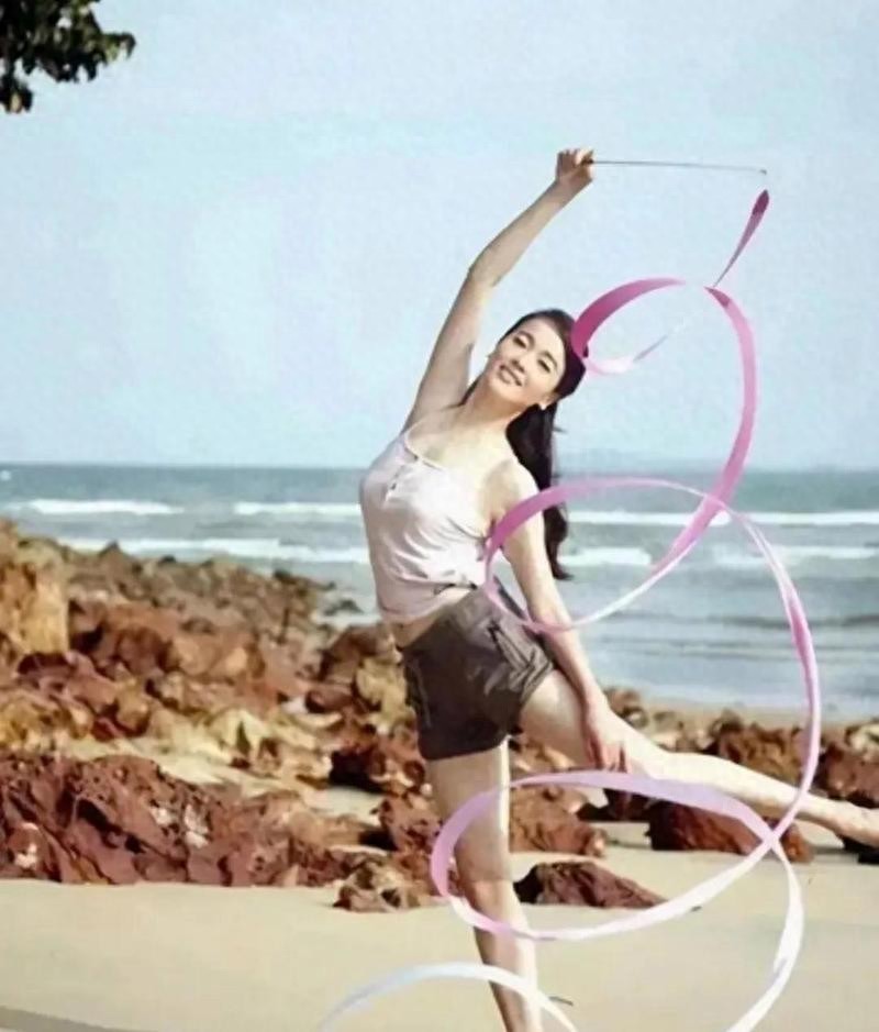 谁能想到？“风流成性、绯闻不断”的左小青，48岁竟活成这副模样