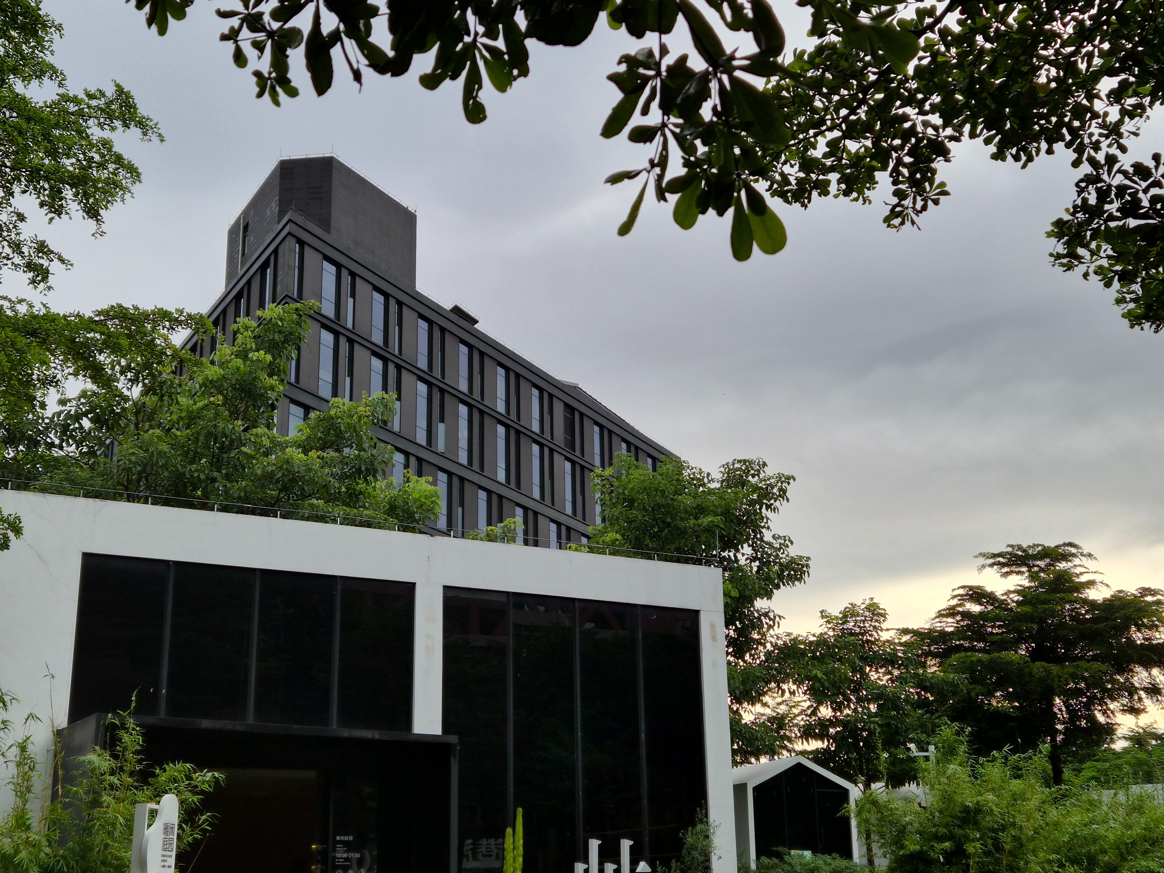 三星Galaxy Z Flip7上手評測：小折疊的新高度，還是熟悉的配方？