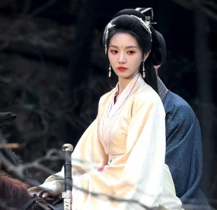 《嫁金钗》路透曝光！田曦薇新角色又美又飒，男主意外很养眼！