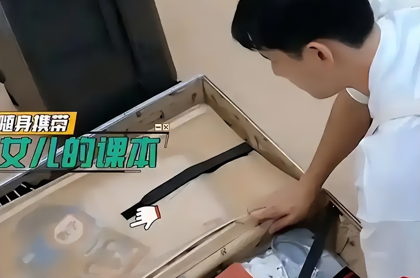 经超夫妇逛商场被偶遇！李琳暴瘦后脸垮断崖衰老，跟老公像两代人