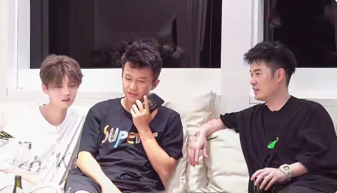 李晨也没想到，鹿晗的一张合照，却意外“撕碎”了他最后的体面