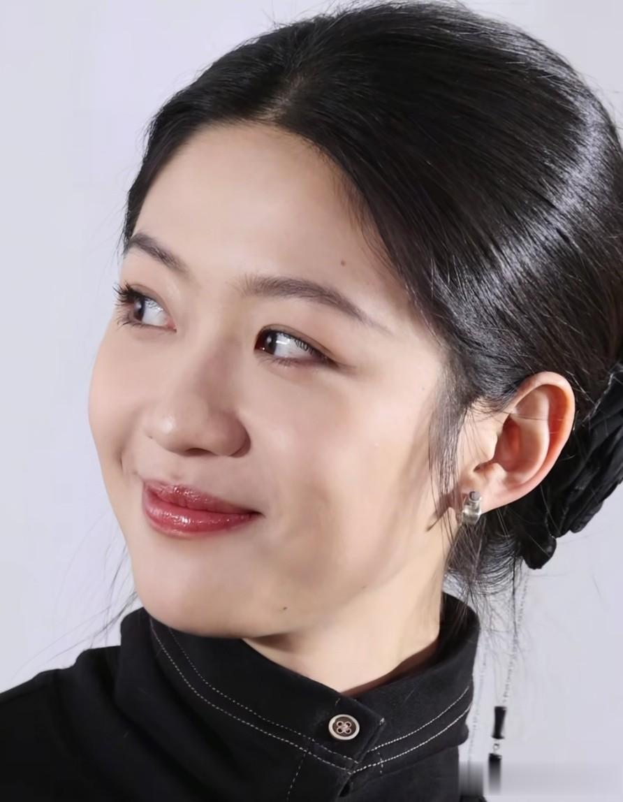 向涵之才23岁？这大气长相也太“显贵”了耐看型美人真的越品越香