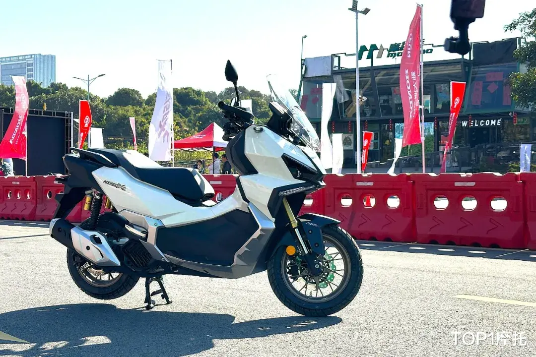能否平替ADV150，新大洲本田NS150XC试驾，飞坡、滑胎、烂路信手拈来