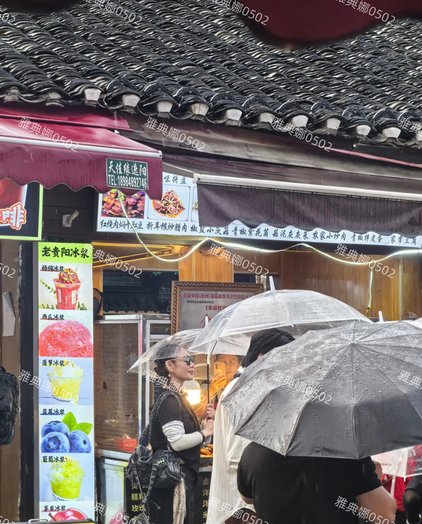 刘晓庆明显比去年发福了,奶奶年纪的姐姐们在公园闲逛也叫综艺?