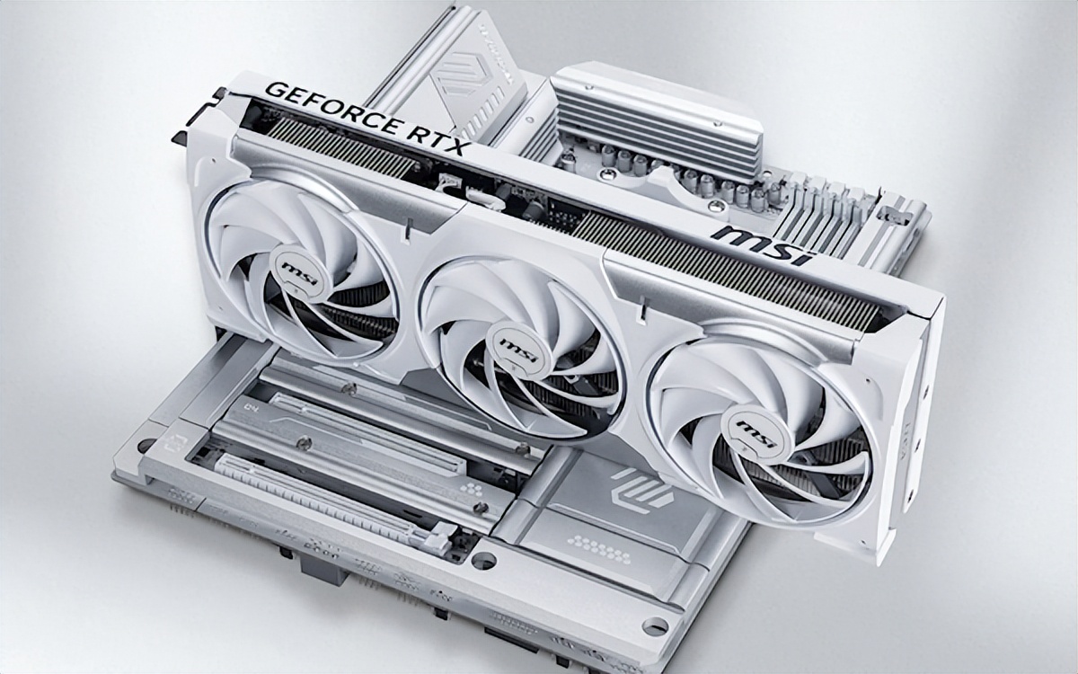 純白、看不到一根線！背插顯卡就是漂亮