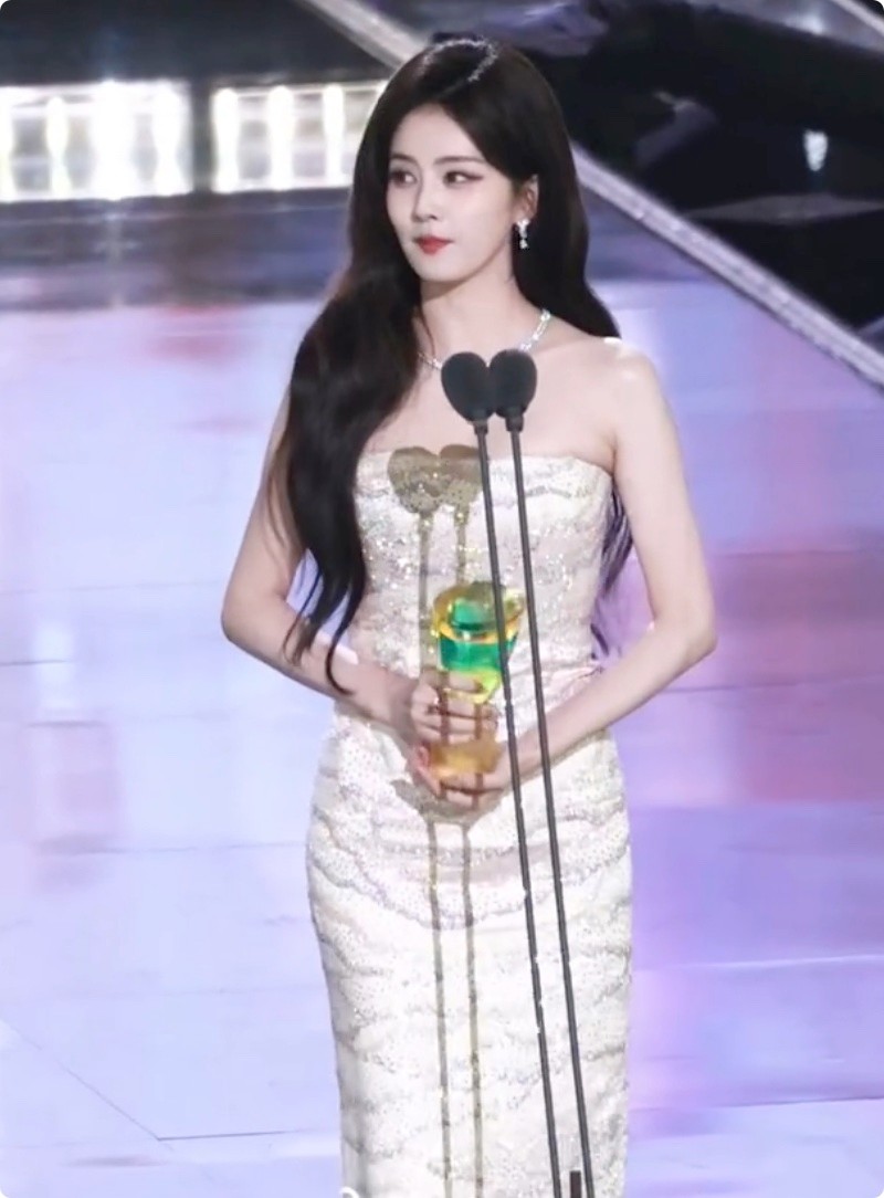 星光大赏颁奖夜，却成了人情照妖镜，红的人身边果然都是“好人”