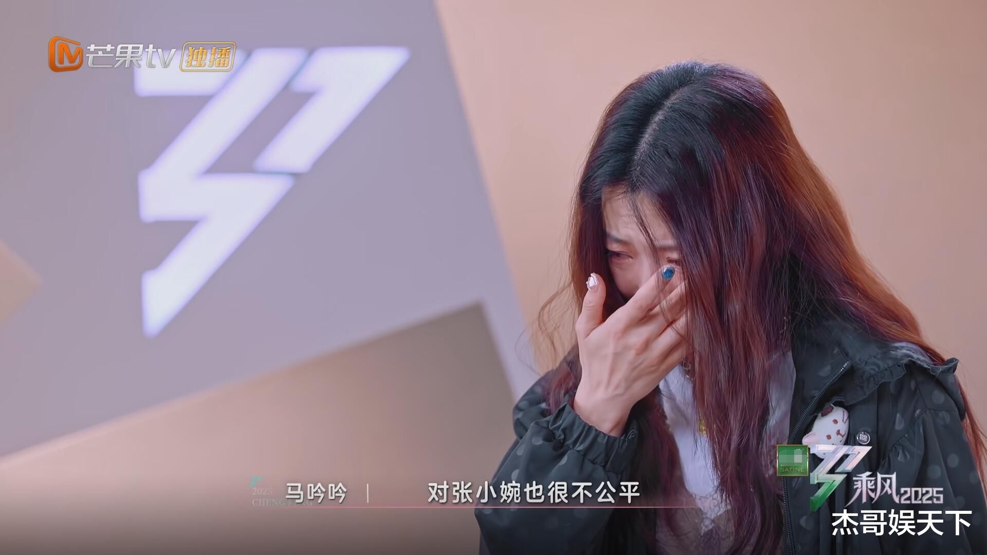 马吟吟，看似该骂，实则该夸