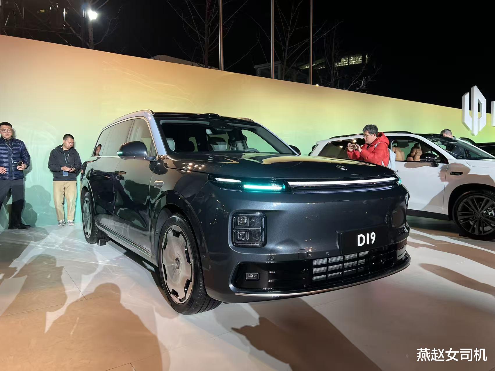 零跑D19、D99实车现身，旗舰SUV、MPV剑指100万辆目标