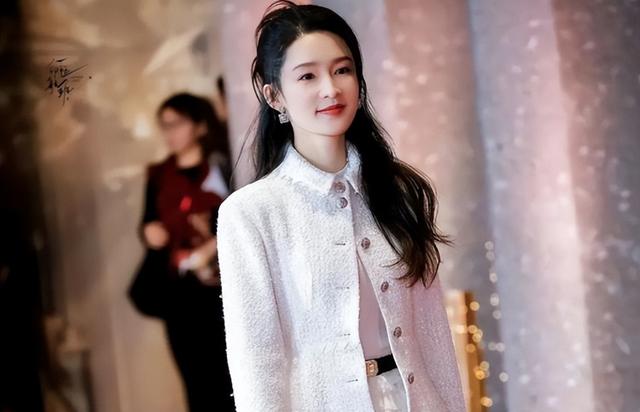 何冰，道出了李沁“强捧不红”的真相，她给圈内女演员提了个醒