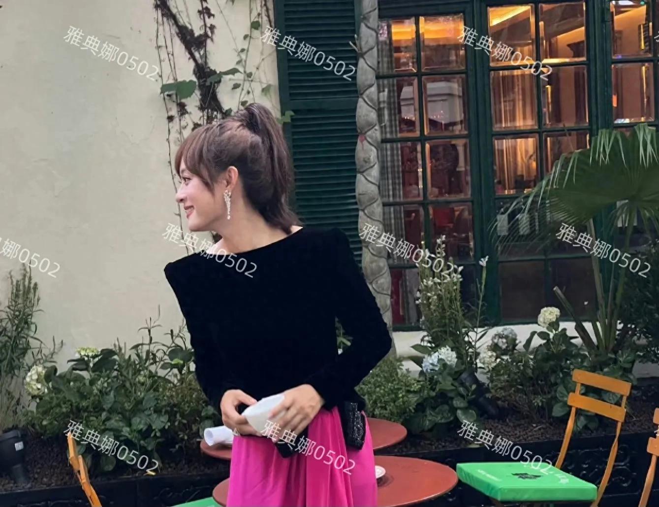 孙俪瘦了好多下颌线好清晰，今晚W盛典黑与玫红相间的高定美翻了