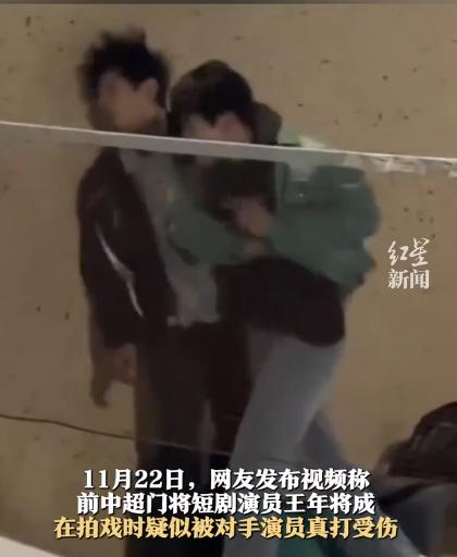 曝周姓女艺人耍大牌！强关空调打演员、洁癖到病态，网友：不难猜