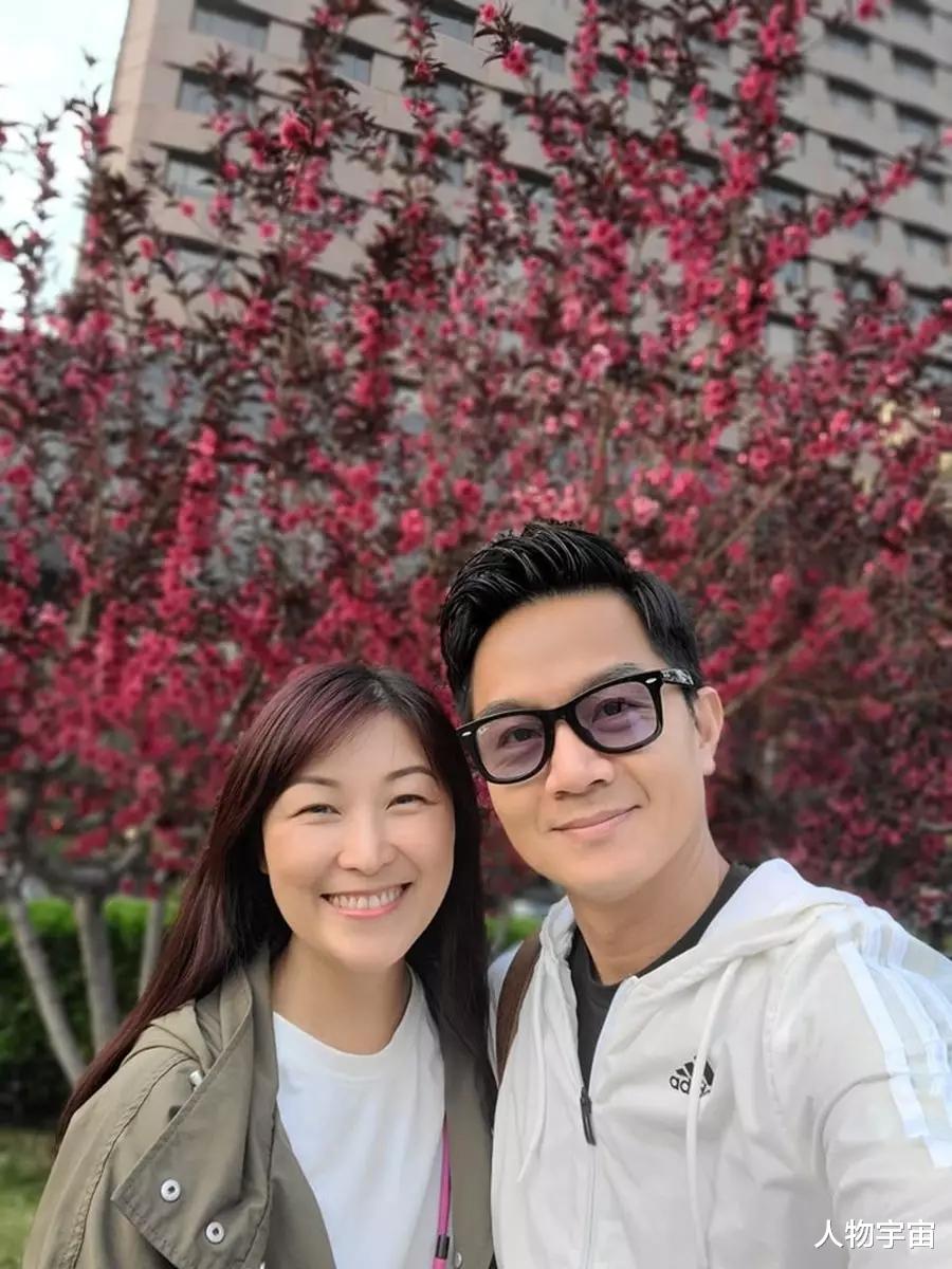 TVB金牌绿叶胡诺言送幼子读黄埔军校,结婚16载育3孩,夫妻多元发展