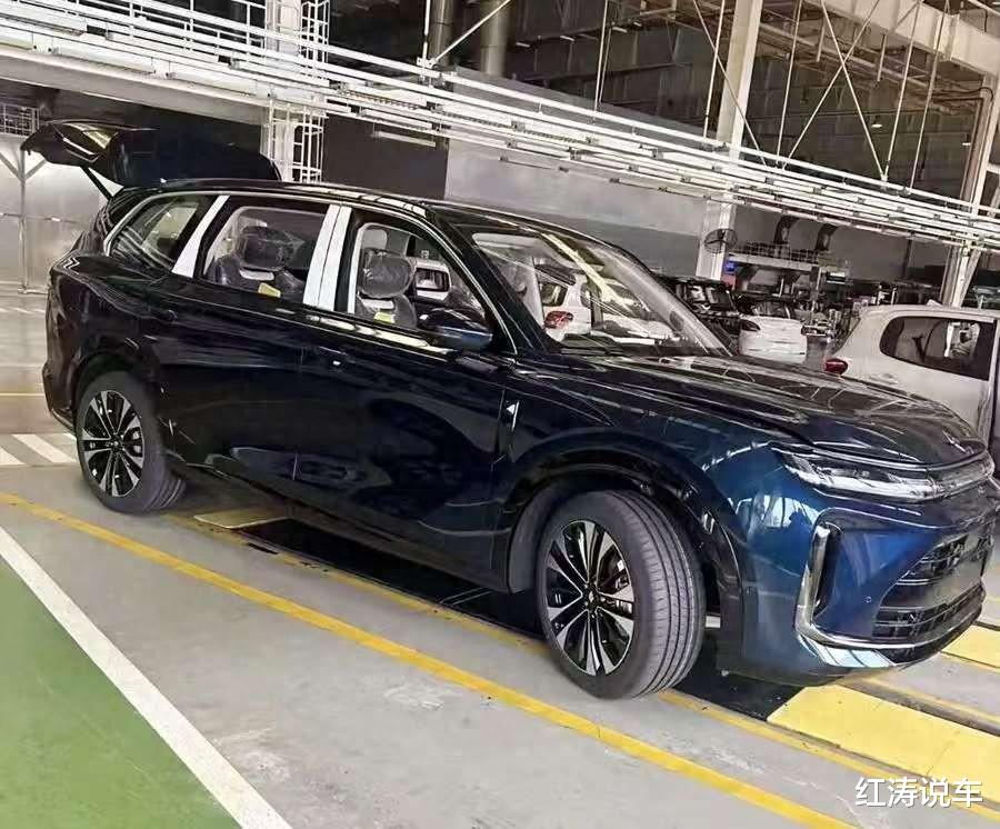 宝骏华境S实车现身街头,全新中大型SUV,配华为鸿蒙座舱+乾崑ADS