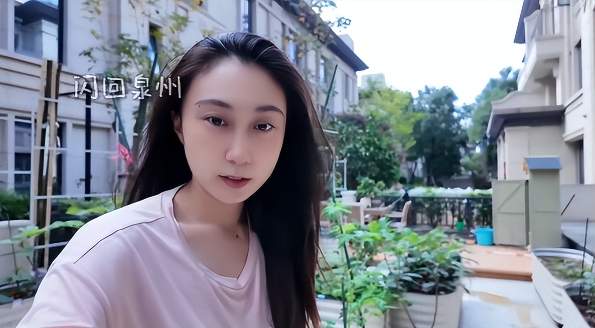 水均益近况：给外孙女过百日宴，女儿一家住别墅，屋里豪华又温馨