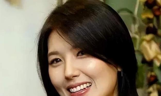 韩娱内幕曝光:李恩珠的裙子里藏着什么秘密?