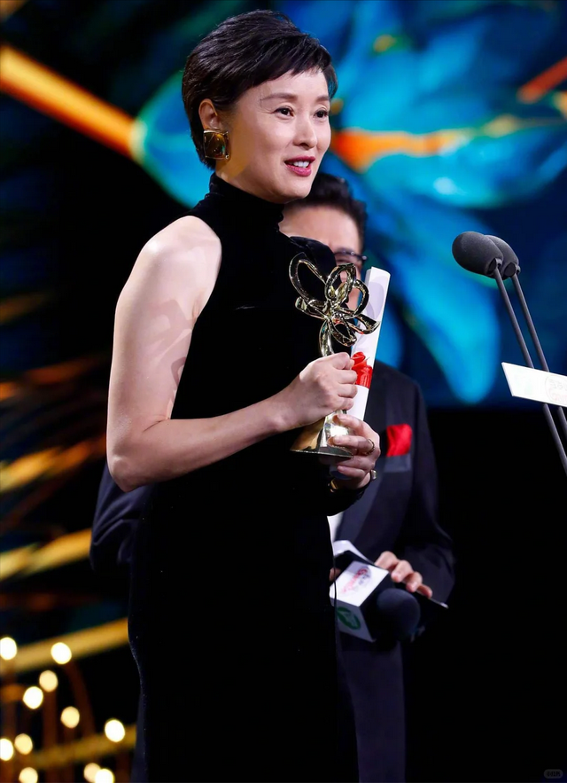 白玉兰“女配”投票排名：吴越排倒数，万茜排第2，第一名凭啥？