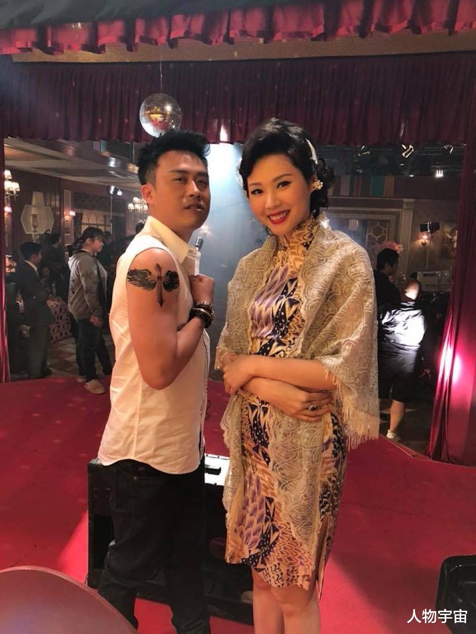 与吴启华谈恋爱被嘲，如今做占卜师风生水起，住豪宅周身名牌生活富贵