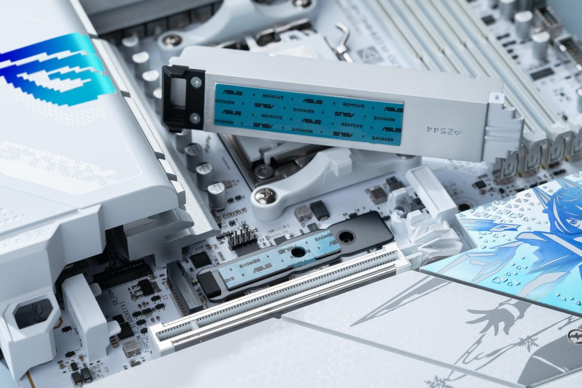 8800+內存純白次元主板進化！ROG X870吹雪S超詳測評