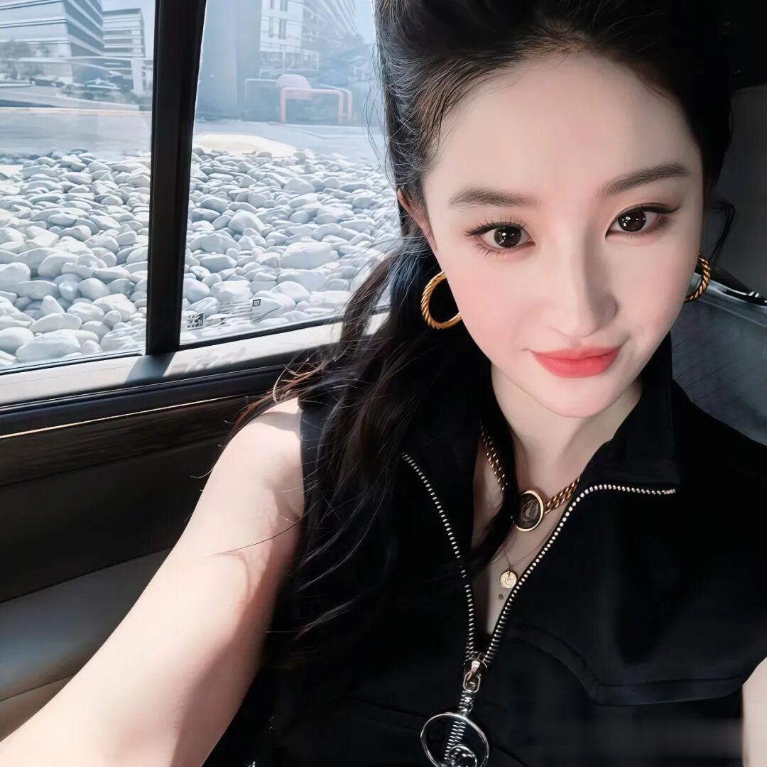 刘亦菲清新大方