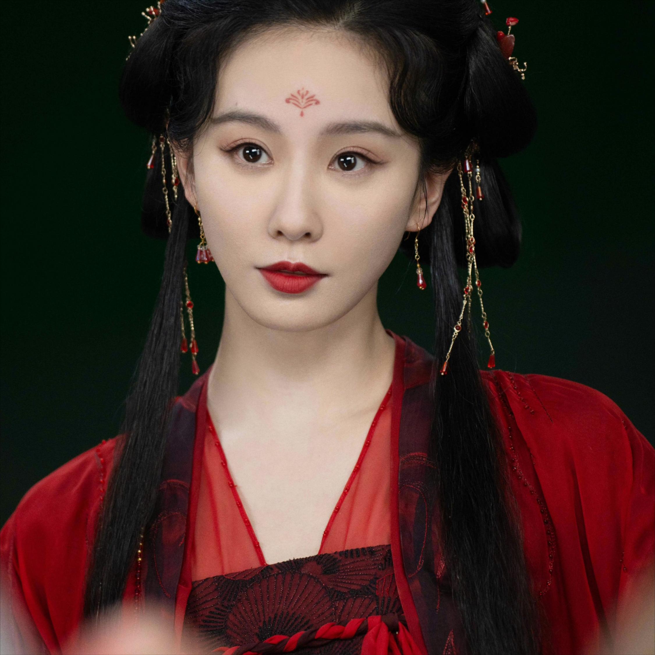 85花人气大洗牌，1人上桌，2人换桌，3人下桌，杨幂地位最意外