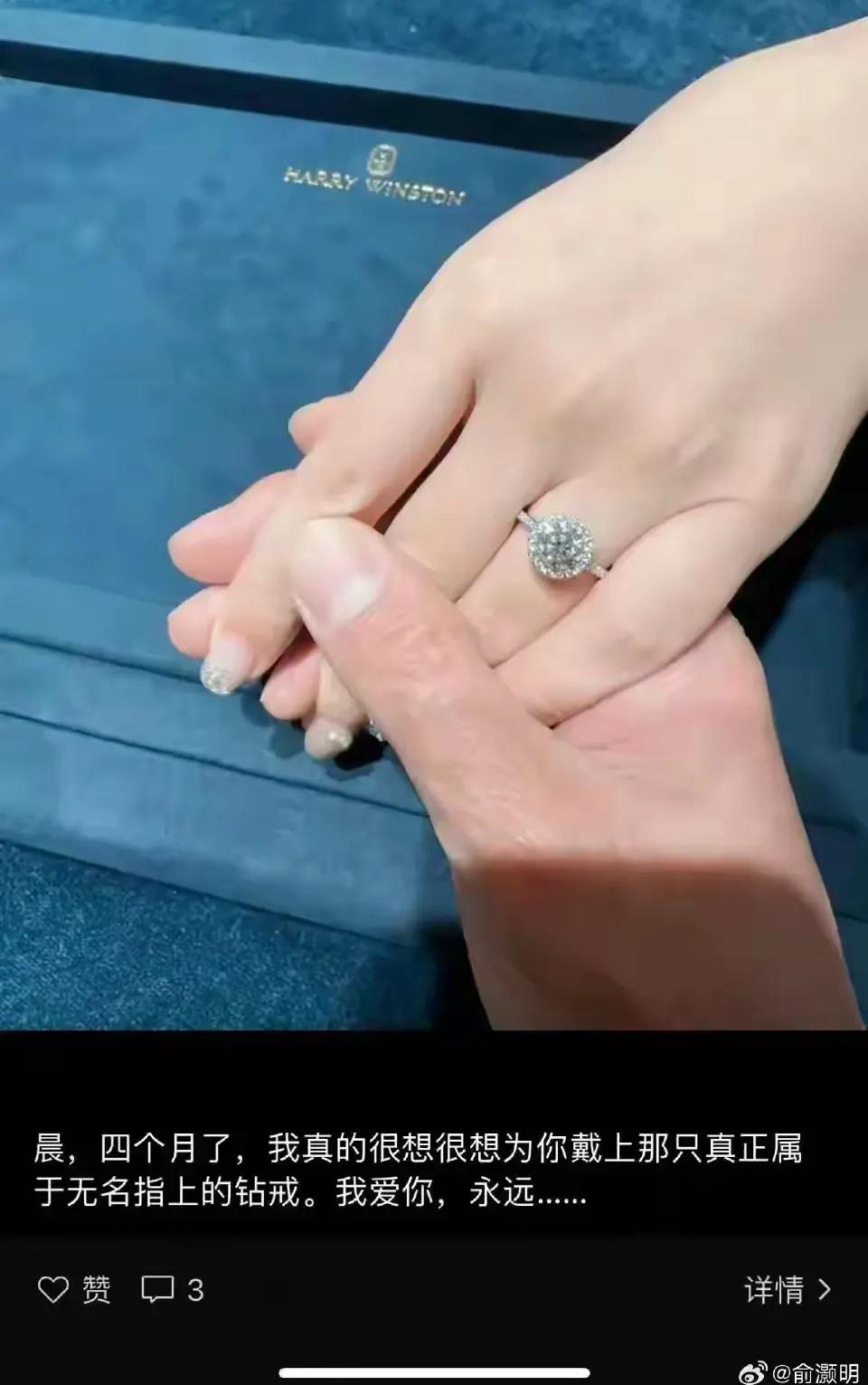 俞灏明王晓晨逛街撒狗粮,全程牵手贴贴好甜蜜,手上同款对戒抢镜